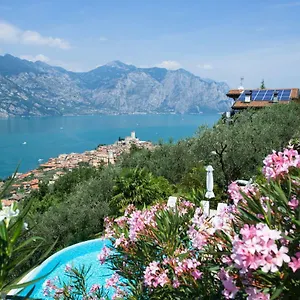 https://villa-malcesine.hotelinveneto.com